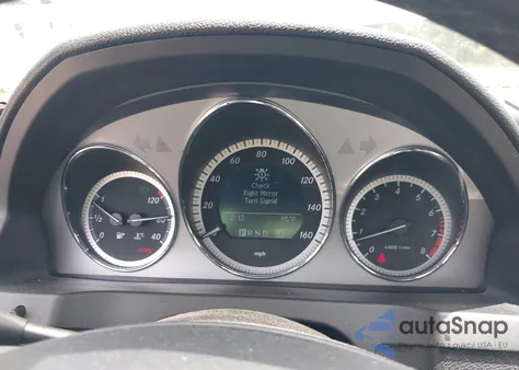 2011 Mercedes-Benz C 300 Luxury 4Matic/Sport 4Matic z USA, uszkodzony, nr VIN WDDGF8BB7BR146278